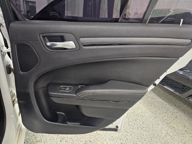 Chrysler 300 4dr Sdn 300S AWD 2015