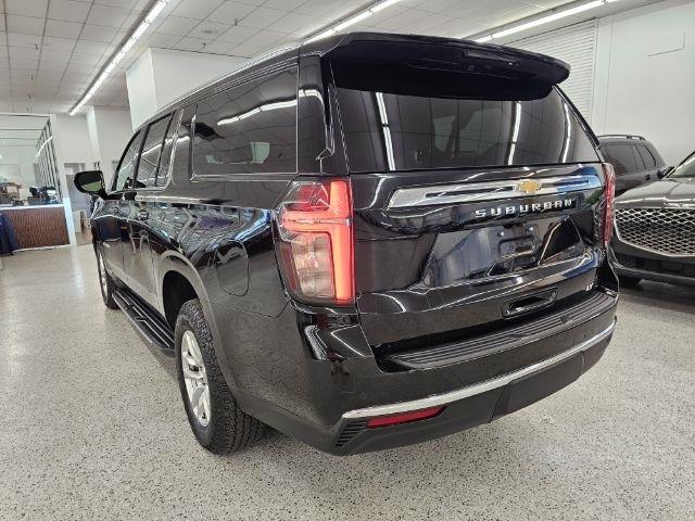 Chevrolet Suburban 4WD 4dr LT 2022