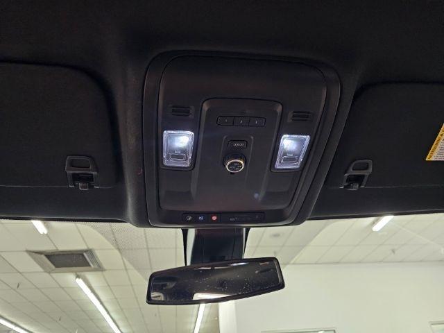 Chevrolet Suburban 4WD 4dr LT 2022