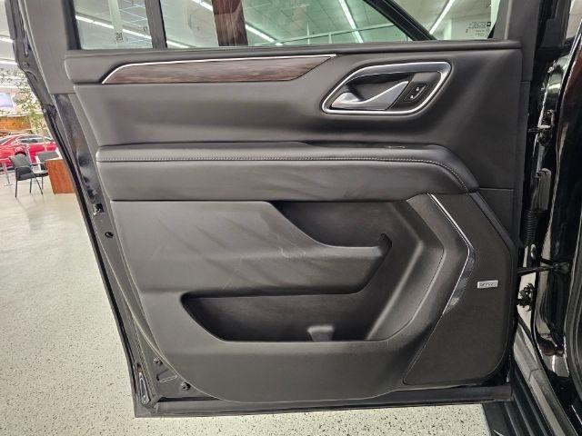 Chevrolet Suburban 4WD 4dr LT 2022