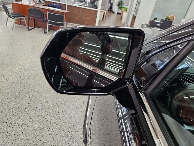 Chevrolet Suburban 4WD 4dr LT 2022