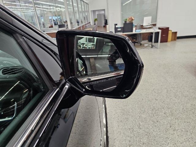 Chevrolet Suburban 4WD 4dr LT 2022