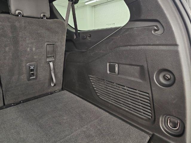 Chevrolet Suburban 4WD 4dr LT 2022