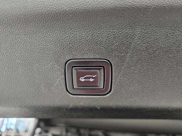 Chevrolet Suburban 4WD 4dr LT 2022