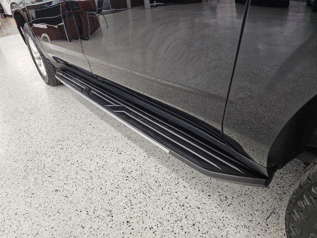 Chevrolet Suburban 4WD 4dr LT 2022