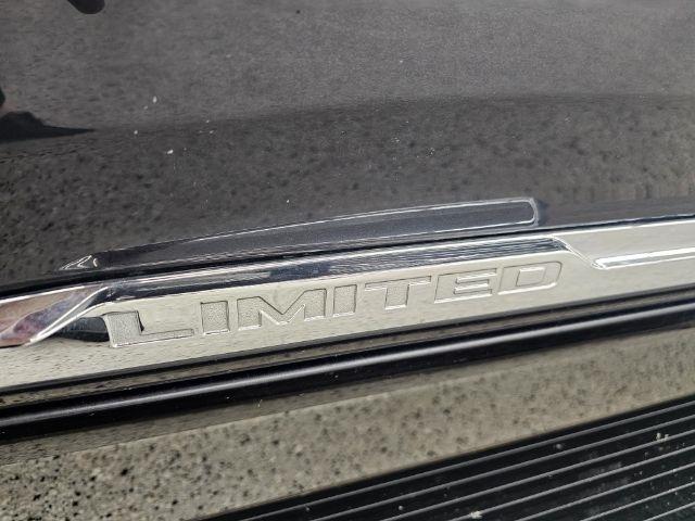 RAM 1500 Limited 4x4 Crew Cab 5'7" Box *Ltd Avail* 2018