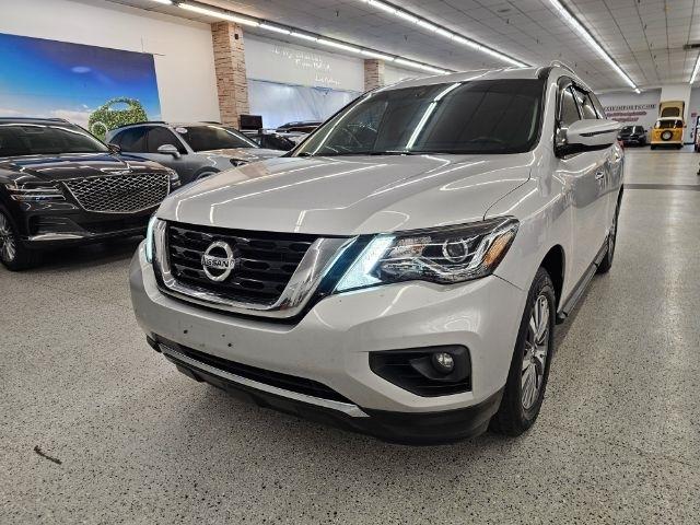Nissan Pathfinder 4x4 SV 2019