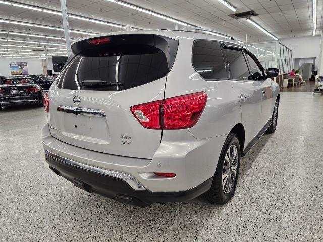 Nissan Pathfinder 4x4 SV 2019