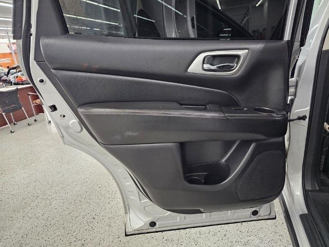 Nissan Pathfinder 4x4 SV 2019