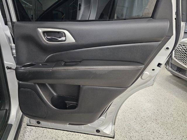 Nissan Pathfinder 4x4 SV 2019