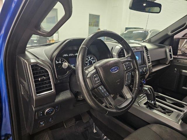 Ford F-150 4WD SuperCrew 145" Lariat 2016