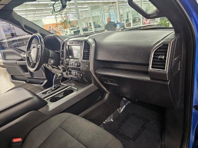 Ford F-150 4WD SuperCrew 145" Lariat 2016