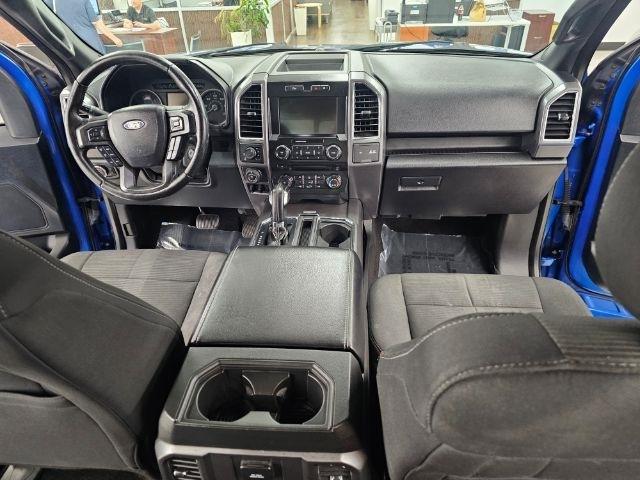 Ford F-150 4WD SuperCrew 145" Lariat 2016