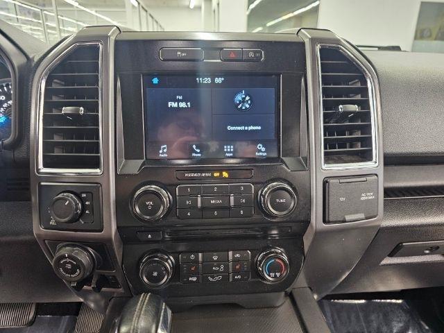 Ford F-150 4WD SuperCrew 145" Lariat 2016