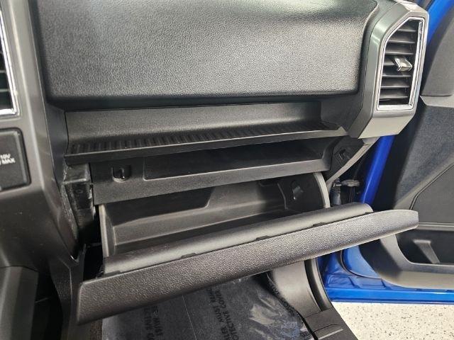 Ford F-150 4WD SuperCrew 145" Lariat 2016