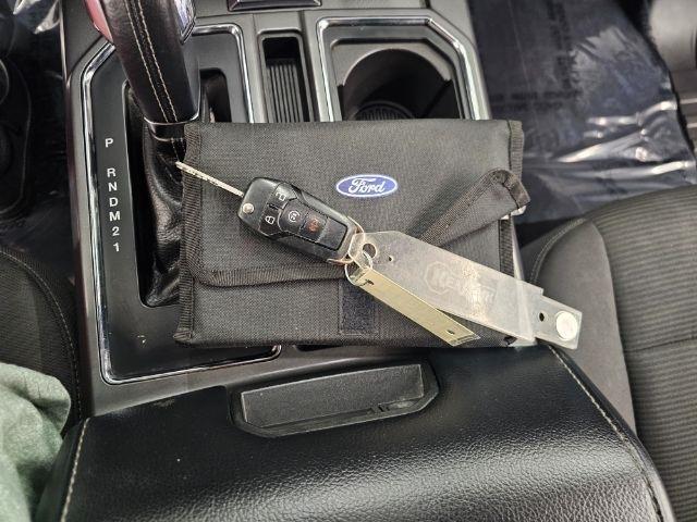 Ford F-150 4WD SuperCrew 145" Lariat 2016