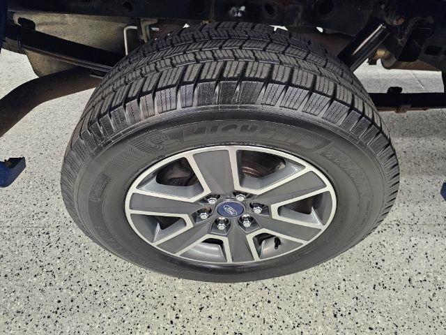 Ford F-150 4WD SuperCrew 145" Lariat 2016