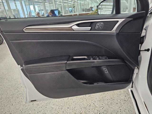 Ford Fusion Hybrid SE FWD 2019