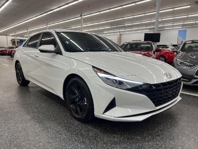 Hyundai Elantra SEL IVT 2021