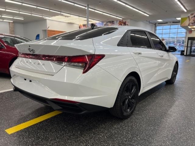 Hyundai Elantra SEL IVT 2021