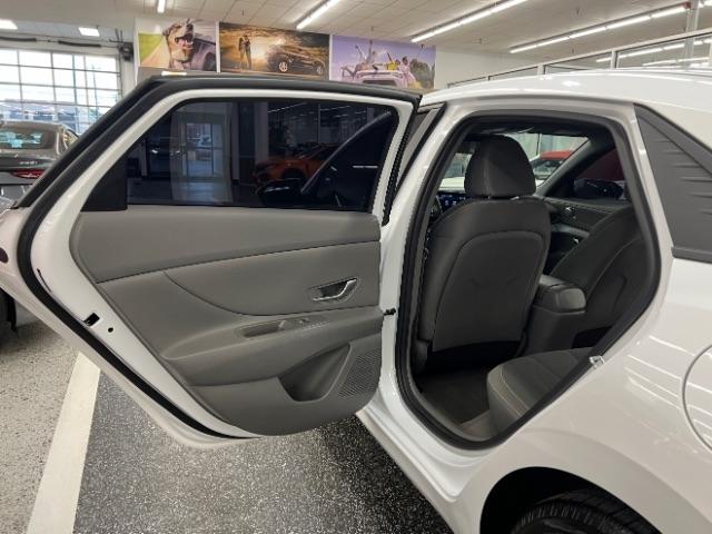 Hyundai Elantra SEL IVT 2021