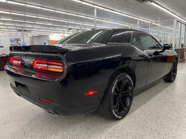 Dodge Challenger SXT RWD 2020