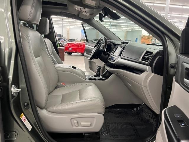Toyota Highlander XLE V6 FWD (Natl) 2017