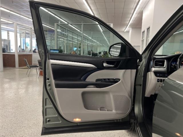 Toyota Highlander XLE V6 FWD (Natl) 2017