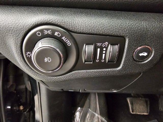 Chrysler 200 4dr Sdn C FWD 2015
