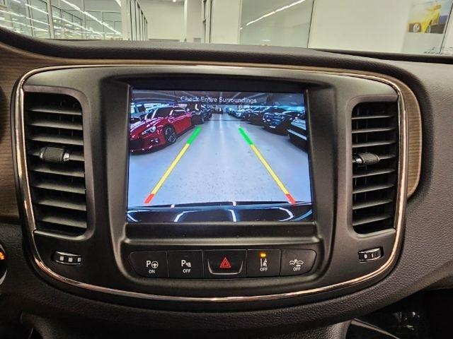 Chrysler 200 4dr Sdn C FWD 2015