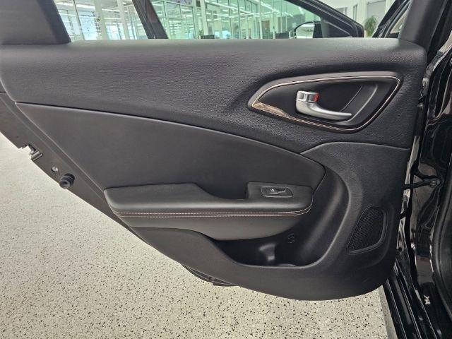 Chrysler 200 4dr Sdn C FWD 2015