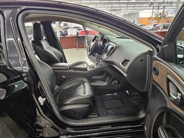 Chrysler 200 4dr Sdn C FWD 2015