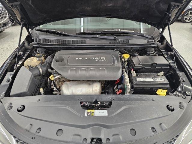 Chrysler 200 4dr Sdn C FWD 2015