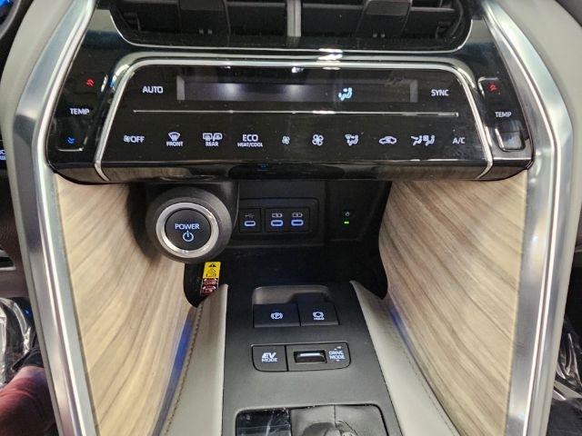 Toyota Venza Nightshade AWD (Natl) 2023