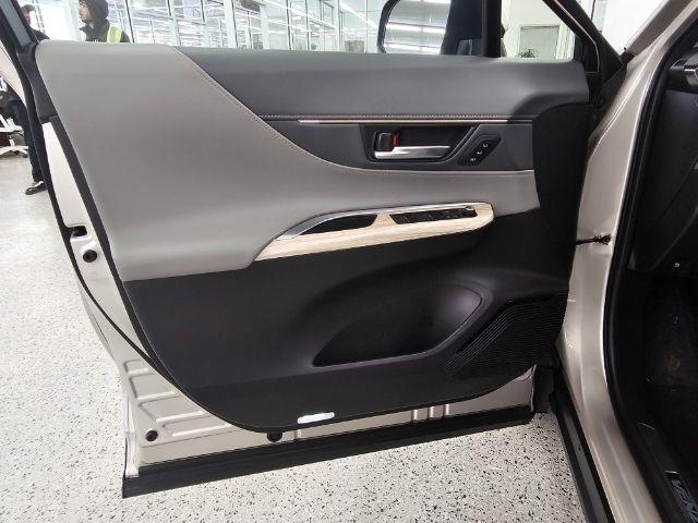 Toyota Venza Nightshade AWD (Natl) 2023