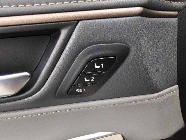 Toyota Venza Nightshade AWD (Natl) 2023