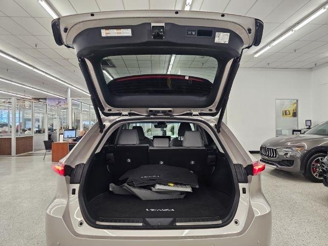 Toyota Venza Nightshade AWD (Natl) 2023
