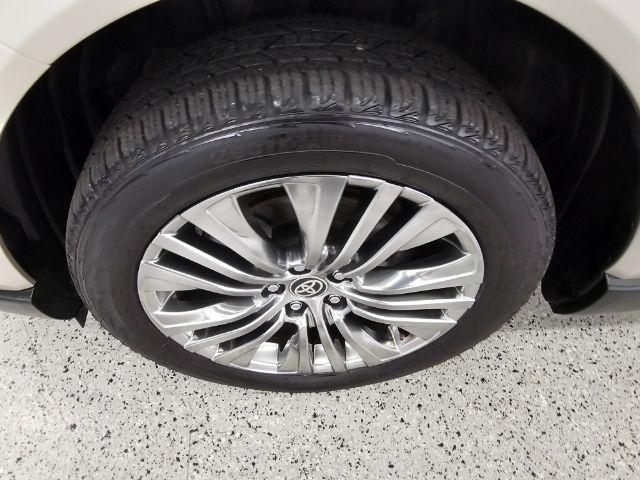 Toyota Venza Nightshade AWD (Natl) 2023