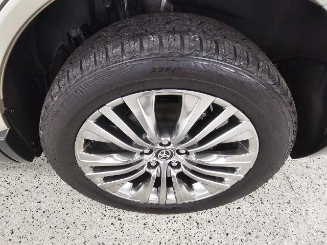 Toyota Venza Nightshade AWD (Natl) 2023