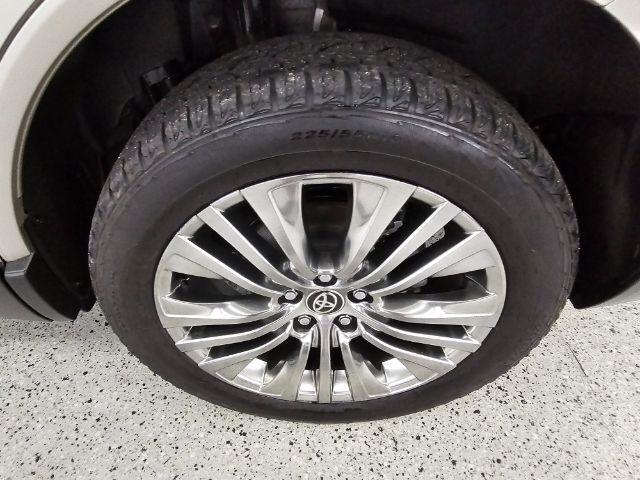 Toyota Venza Nightshade AWD (Natl) 2023