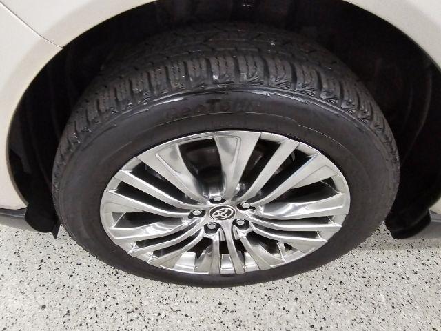 Toyota Venza Nightshade AWD (Natl) 2023