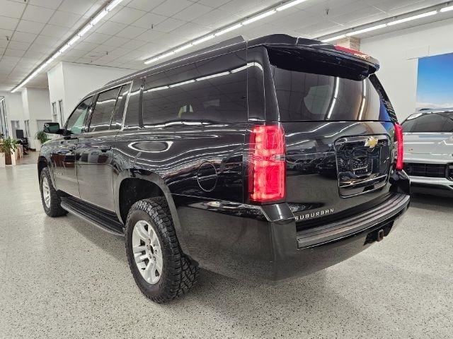 Chevrolet Suburban 4WD 4dr 1500 LT 2018