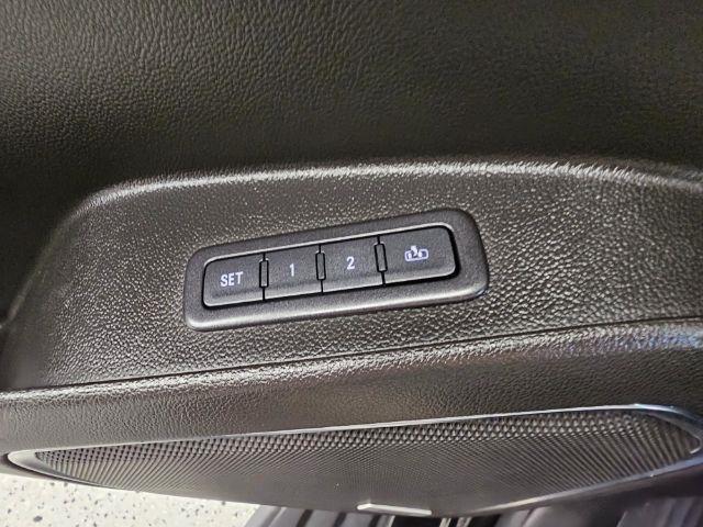 Chevrolet Suburban 4WD 4dr 1500 LT 2018