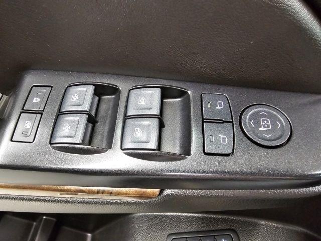 Chevrolet Suburban 4WD 4dr 1500 LT 2018