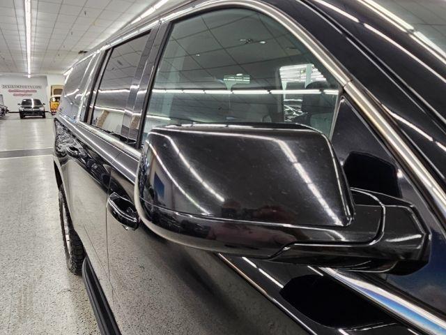 Chevrolet Suburban 4WD 4dr 1500 LT 2018