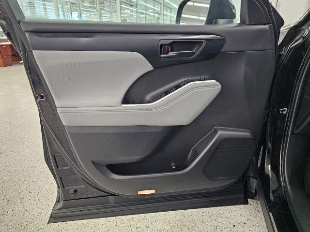 Toyota Highlander Platinum FWD (Natl) 2023