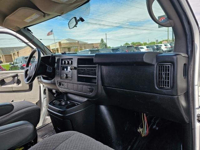 GMC Savana Cargo Van RWD 2500 135" 2014