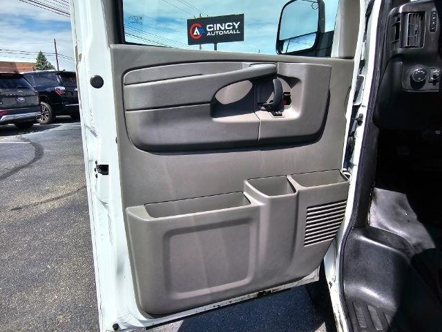 GMC Savana Cargo Van RWD 2500 135" 2014