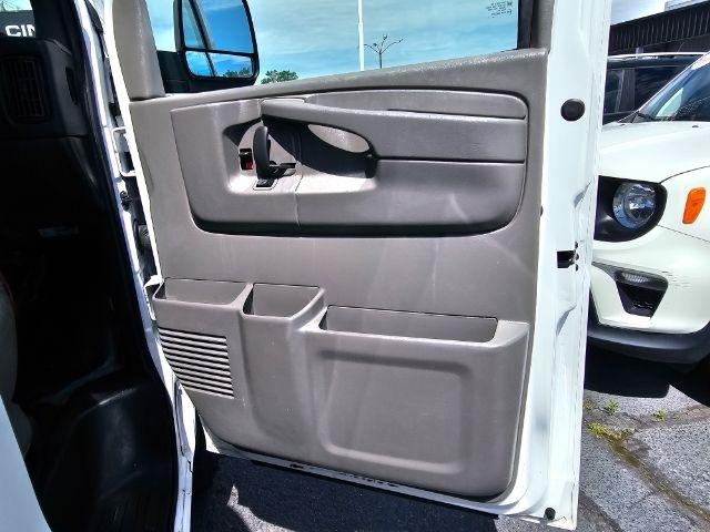 GMC Savana Cargo Van RWD 2500 135" 2014