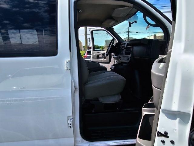 GMC Savana Cargo Van RWD 2500 135" 2014